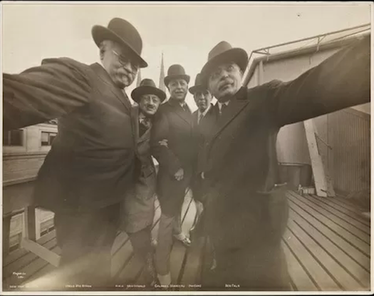 En Eski Selfie Pozlar